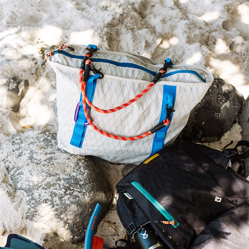 Daytripper Tote: Driftwood/Off White