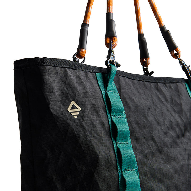 Daytripper Tote: Raven Black