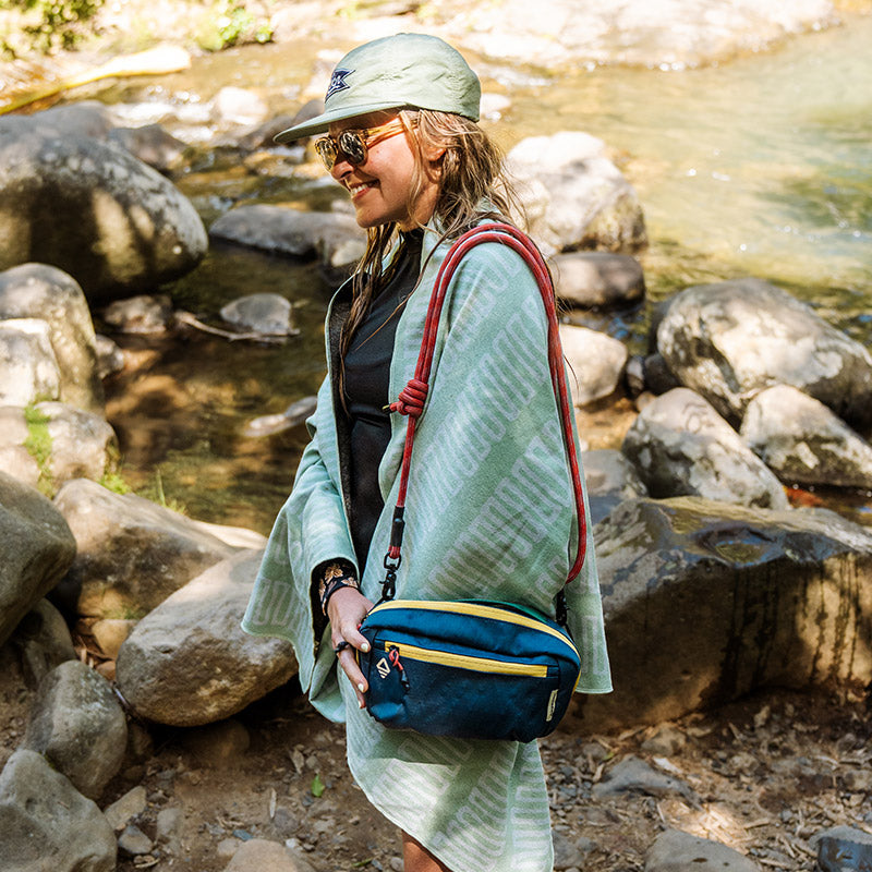 Traveler Tech Sling: Deep Sea Blue