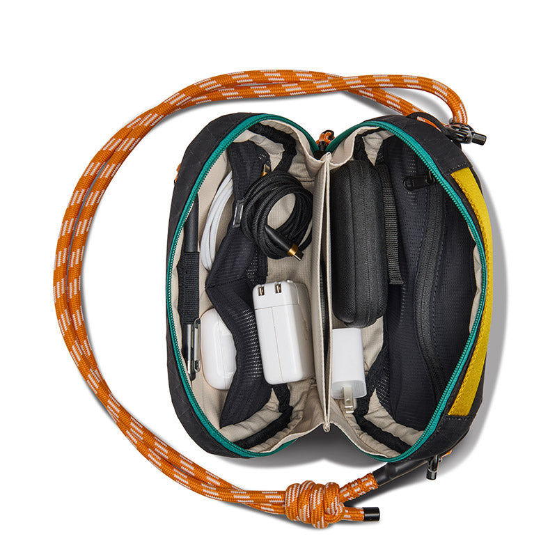 Traveler Tech Sling: Raven Black