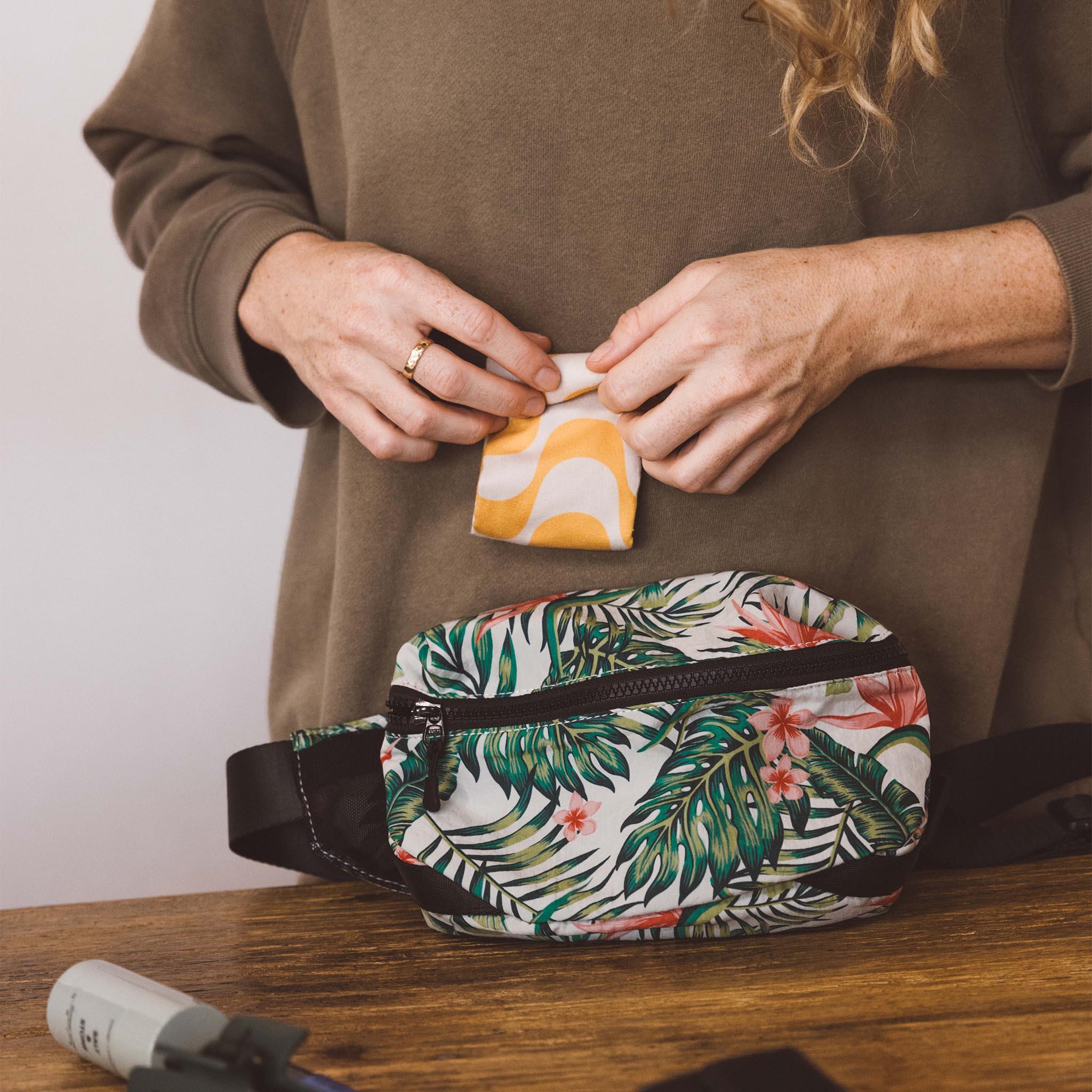 Summit/Green Tiny Towel | Nomadix – NOMADIXオフィシャルサイト